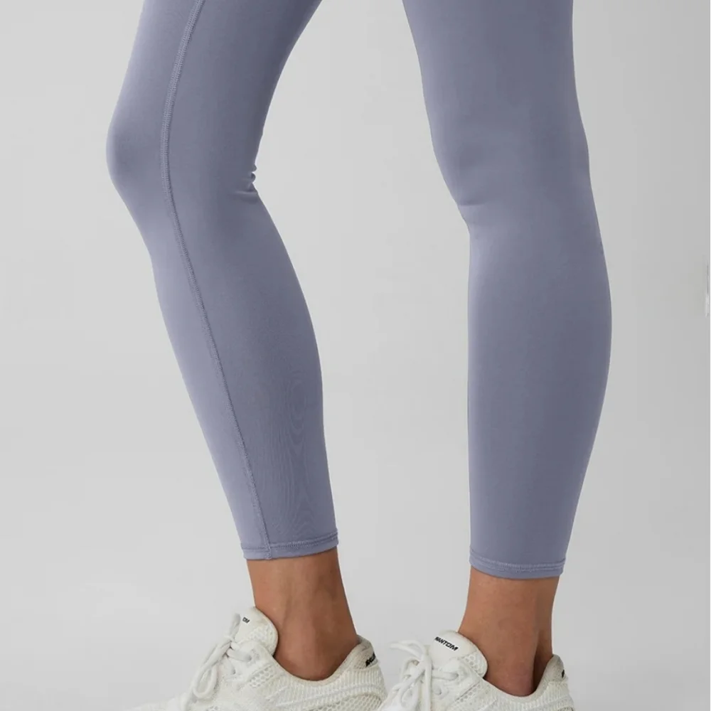 Alo Yoga 7/8 High-Waist Airlift Legging Color Fog Size L
